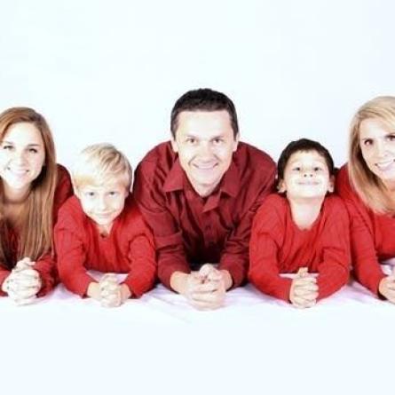 Ganze Familie am Boden Shooting in Rotkreuz Fotoarter