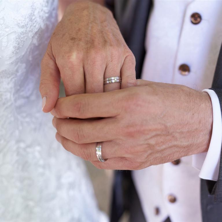 Professioneller Hochzeitsfotograf für emotionale Hochzeitsreportagen im Kanton Zug.