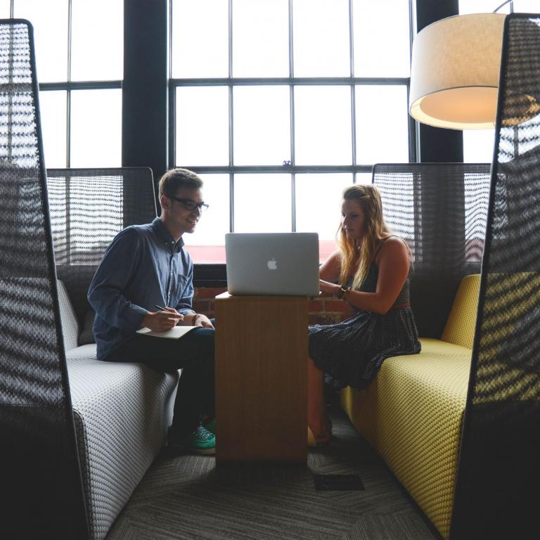 Professionelle Unternehmensfotografie für Webseiten, Broschüren und Geschäftsberichte in Zug.